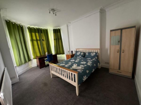 Double-Bedroom in the Heart of Salford Manchester Perfect for Short Stays